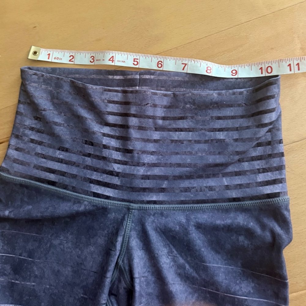 Niyama Sol XS striped print, shades of gray print leggings activewear yoga - Picture 4 of 8